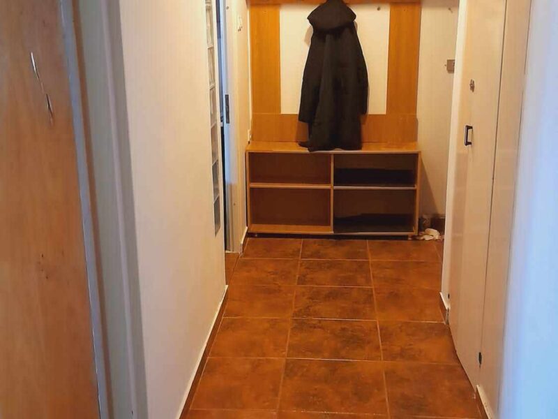 inchiriez apartament 3 camere piata 1 mai