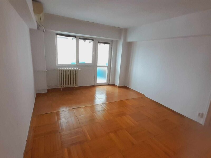 inchiriez apartament 3 camere piata 1 mai