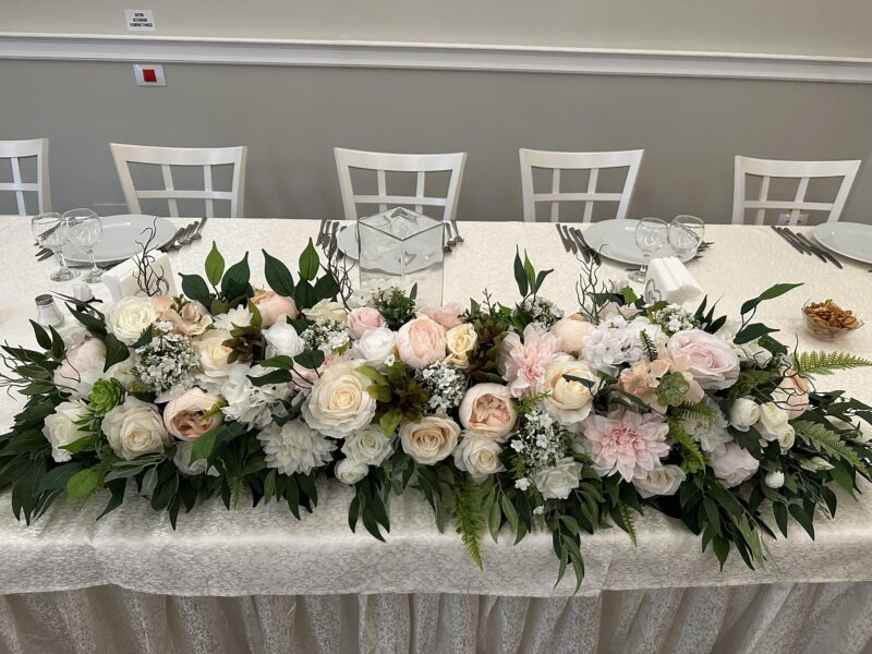 Aranjamente florale elegante și rafinate pentru evenimentele tale